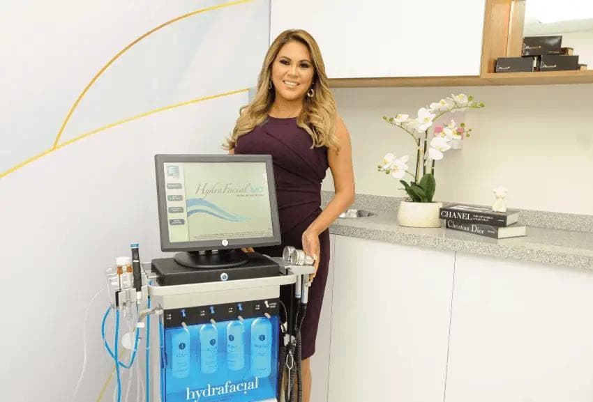 Doctora presentando inluxury